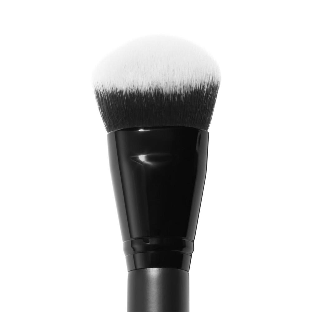 E.L.F. SMOOTH SWIPE FOUNDATION BRUSH (BROCHA ANGULADA PARA BASE L&Iacute;QUIDA)